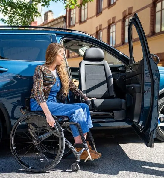 Système de transfert de fauteuil avec siège pivotant