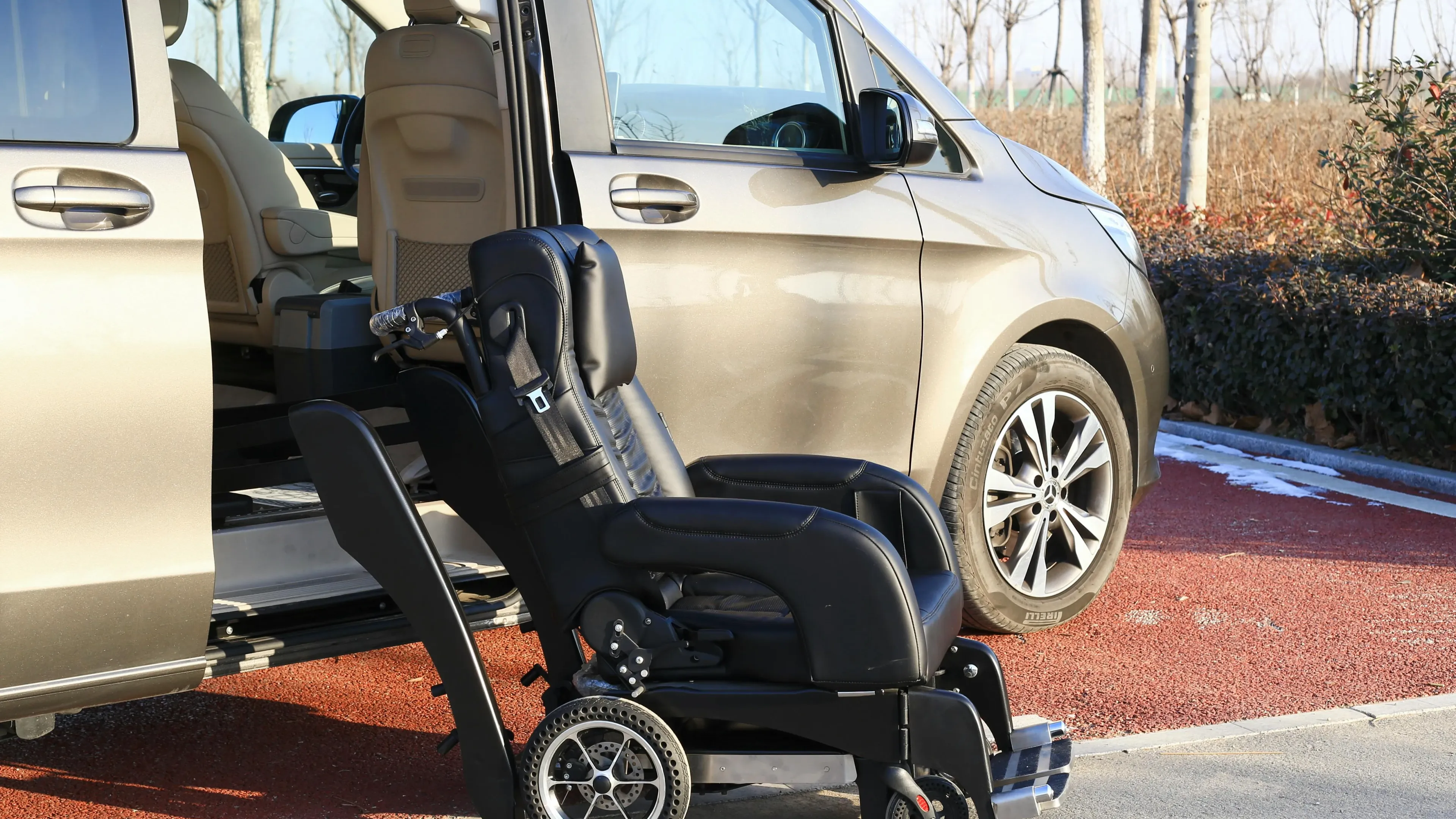 Aide au transfert de fauteuil autonome